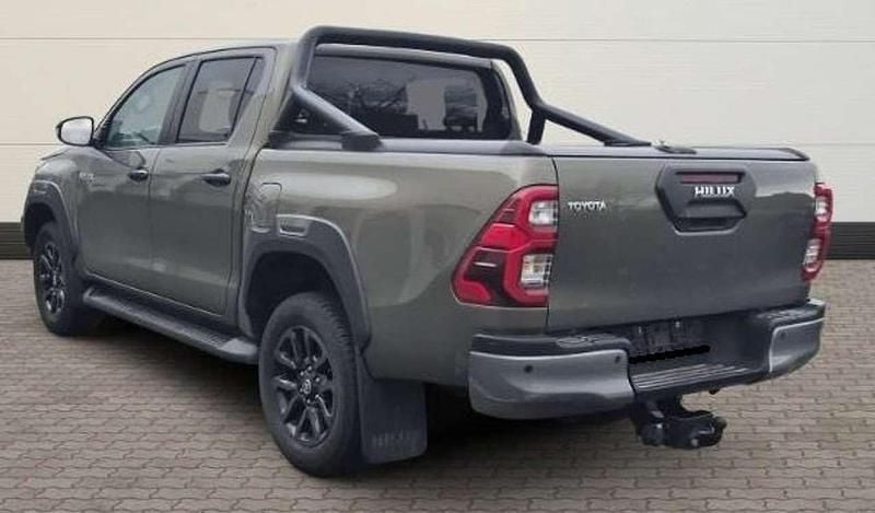 Usata Toyota HiLux 204 CV (150 kW) 2023 Oxide bronze Pick-up