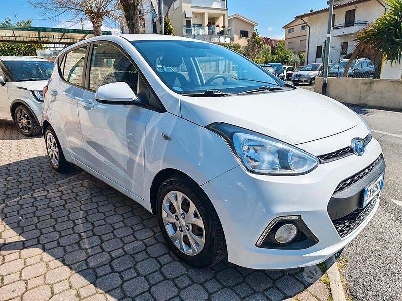 Usata Hyundai i10 Edition 87 CV (63 kW) 2015 Bianco Utilitaria