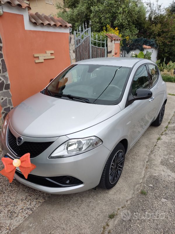 Usata Lancia Ypsilon 69 CV (50 kW) 2018 Grigio Utilitaria