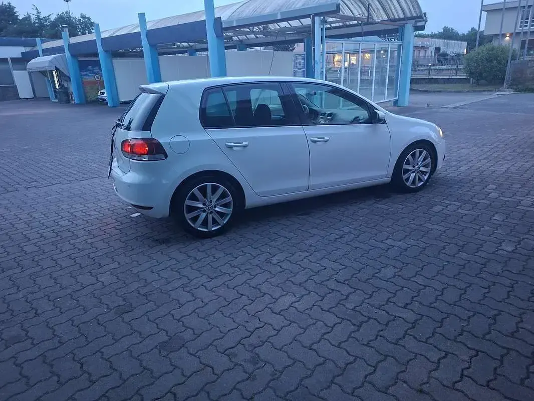 Usata VW Golf VI Comfortline 122 CV (89 kW) 2009 Bianco Utilitaria