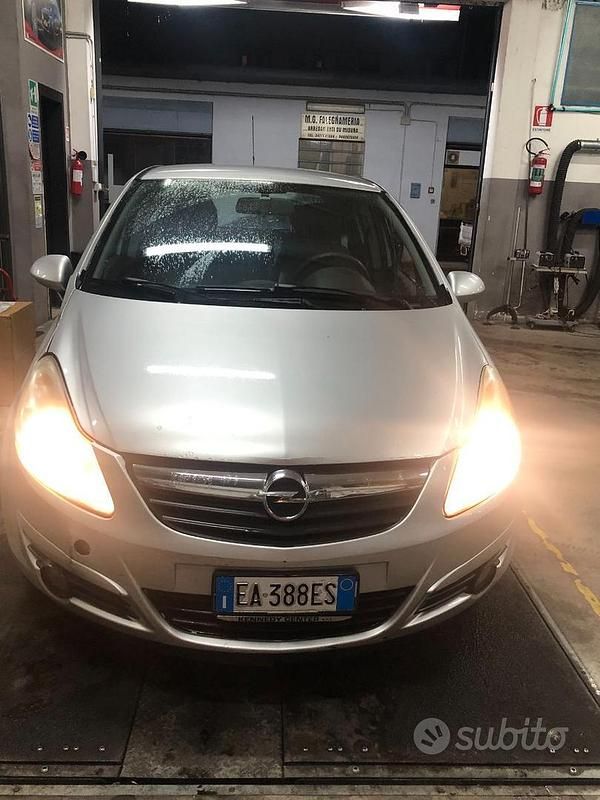 Usata Opel Corsa 75 CV (55 kW) 2010 Grigio Utilitaria
