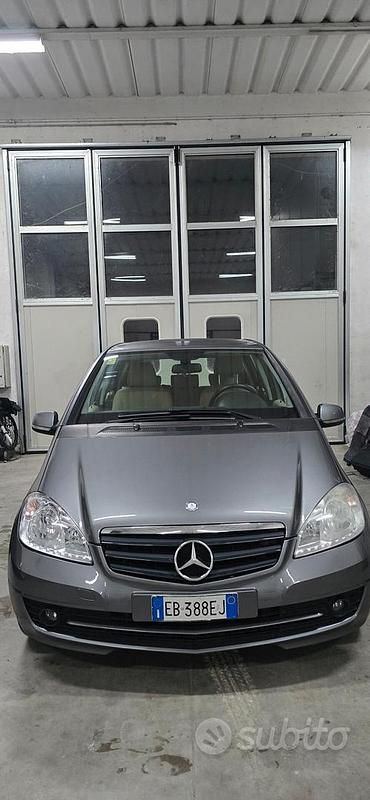 Usata Mercedes A150 Elegance 95 CV (69 kW) 2011 Grigio Berlina