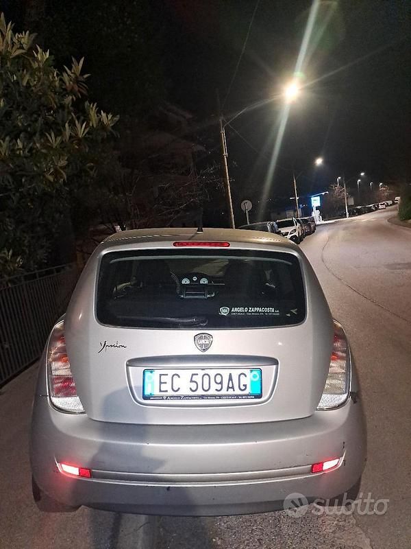 Usata Lancia Ypsilon 69 CV (50 kW) 2010 Grigio Utilitaria