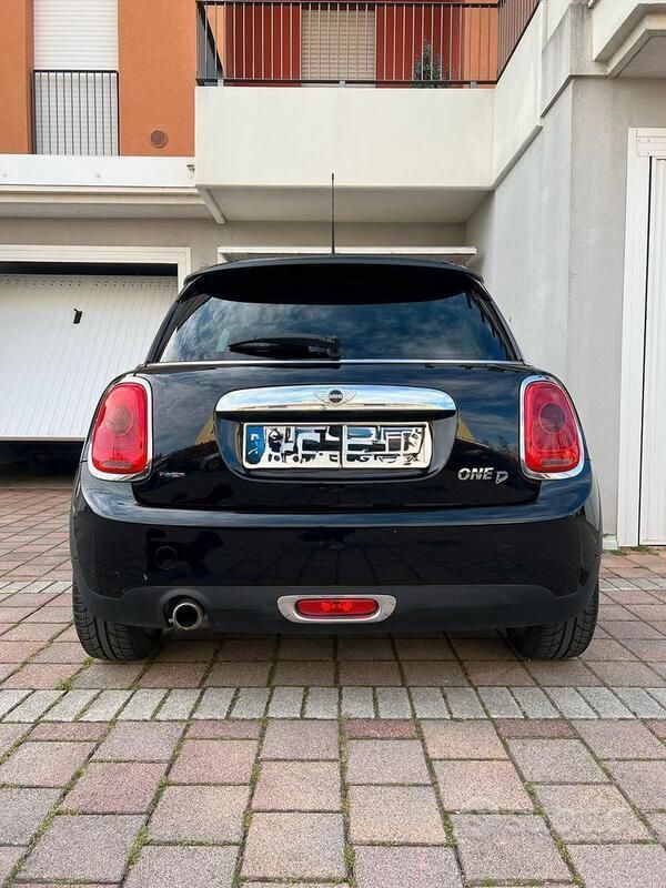 Usata Mini One D 95 CV (69 kW) 2016 Nero Utilitaria
