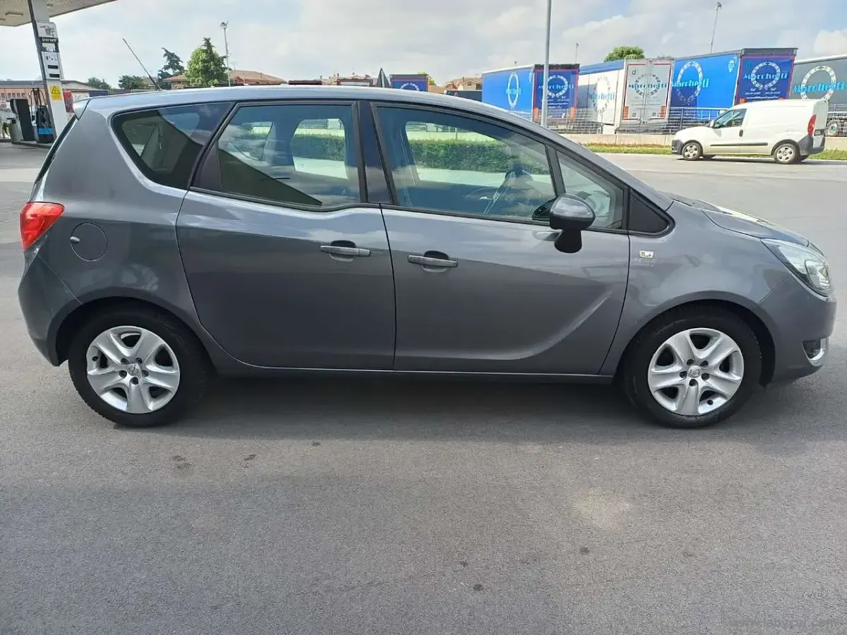 Usata Opel Meriva 101 CV (74 kW) 2015 Grigio Monovolume