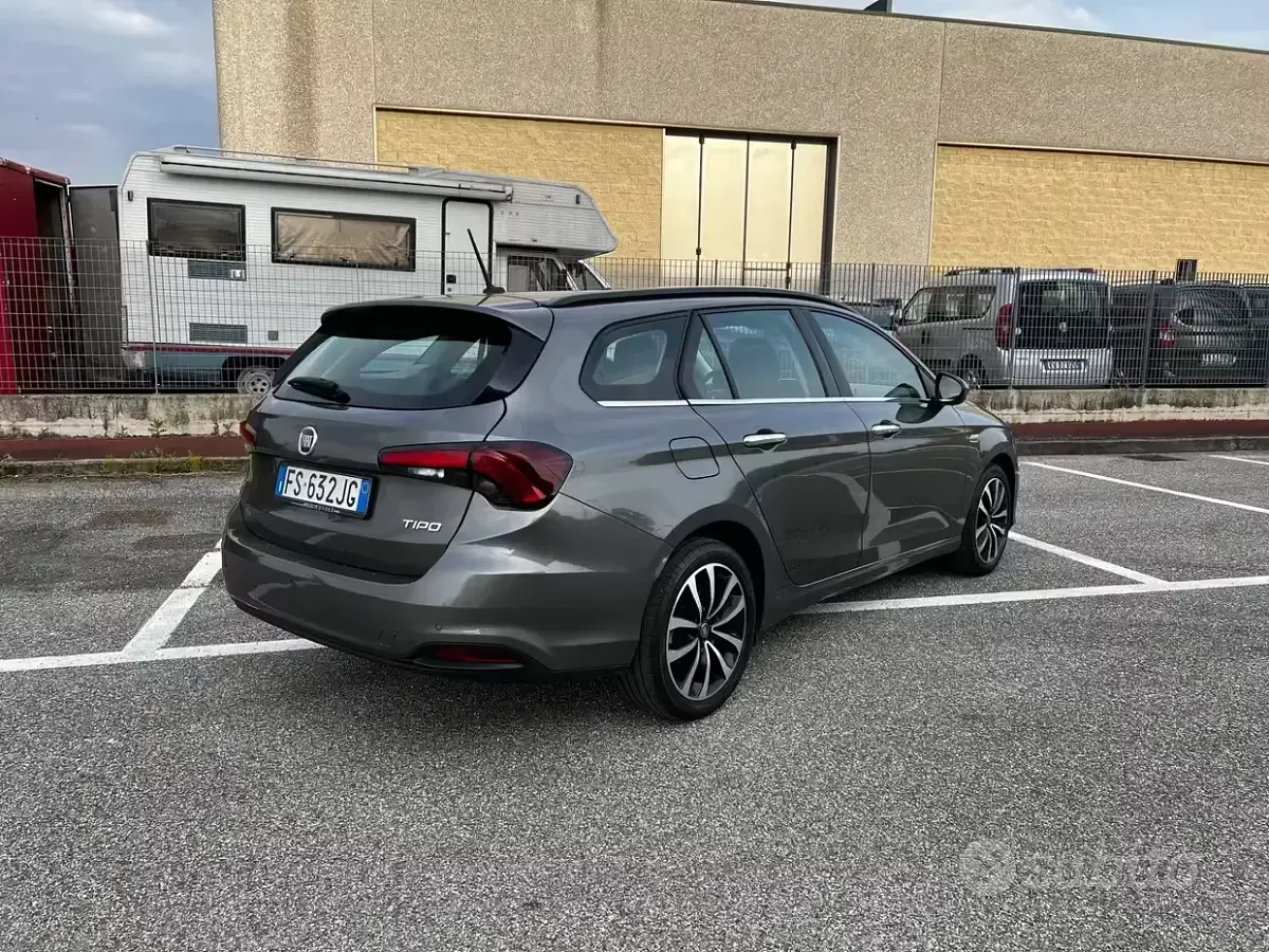 Usata Fiat Tipo Lounge 120 CV (88 kW) 2018 Grigio Station wagon