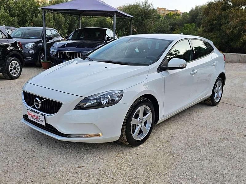 Usata Volvo V40 Business Edition 120 CV (88 kW) 2018 Bianco Station wagon