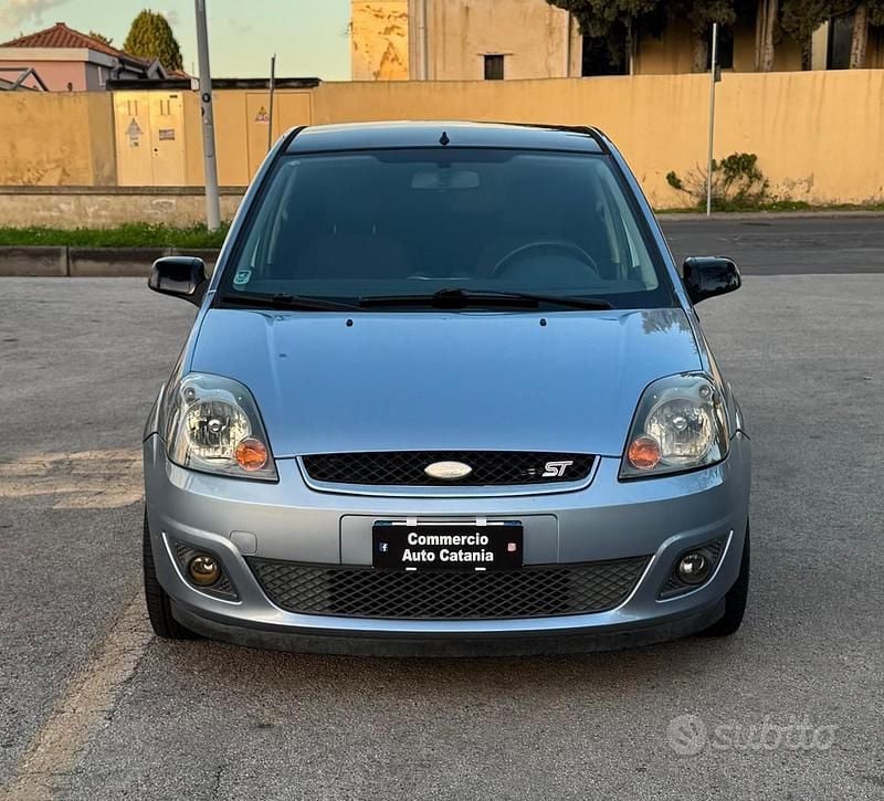 Usata Ford Fiesta Titanium 68 CV (50 kW) 2007 Blu Utilitaria