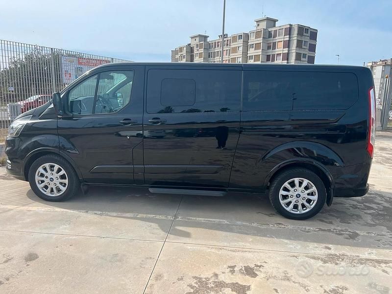 Usata Ford Tourneo 169 CV (124 kW) 2018 Nero Monovolume