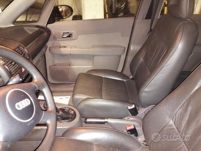 Usata Audi A2 75 CV (55 kW) 2001 Nero Utilitaria