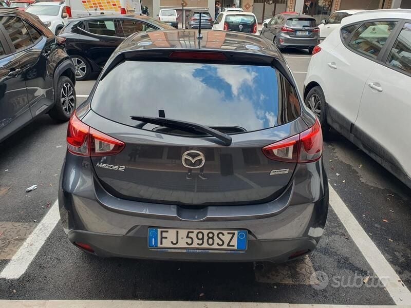 Usata Mazda 2 Evolve 105 CV (77 kW) 2017 Grigio Utilitaria