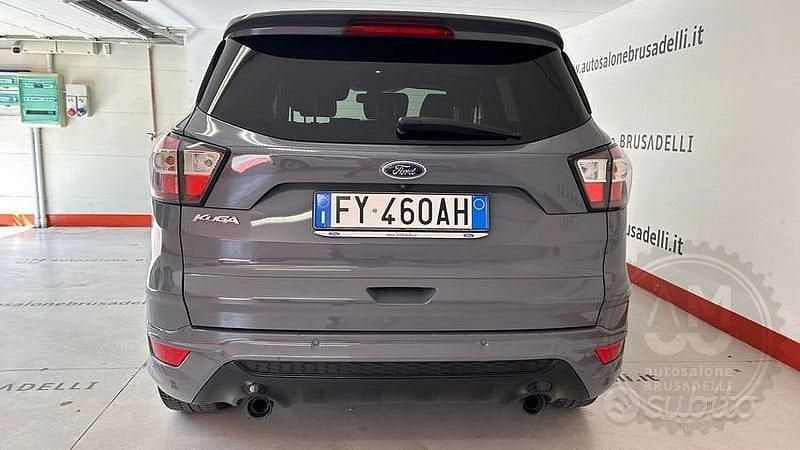 Usata Ford Kuga ST-Line 120 CV (88 kW) 2019 Grigio SUV