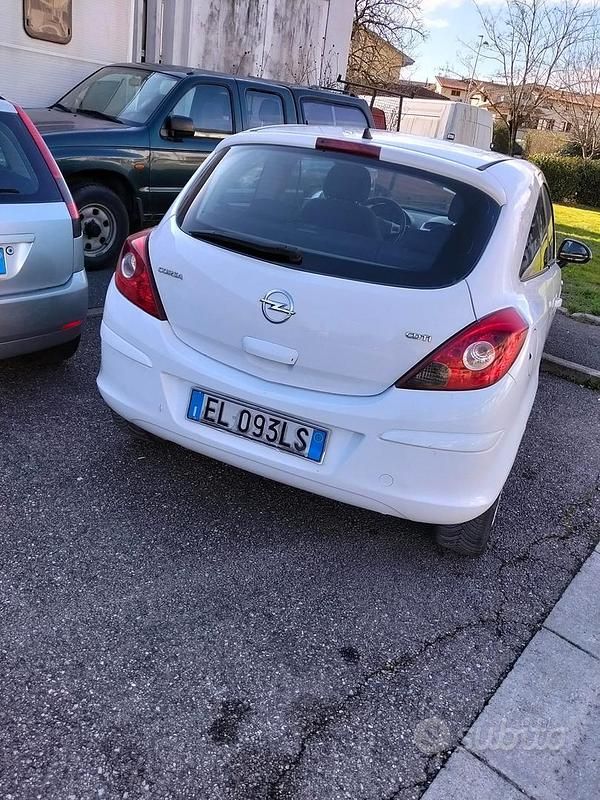 Usata Opel Corsa 2012 Bianco Berlina
