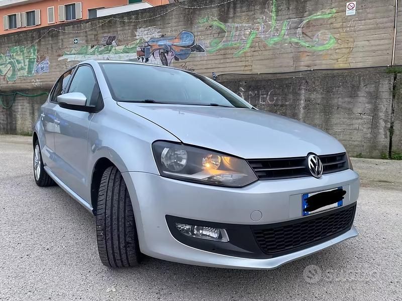Begagnad VW Polo 90 HK (66 kW) 2011 Grå Halvkombi