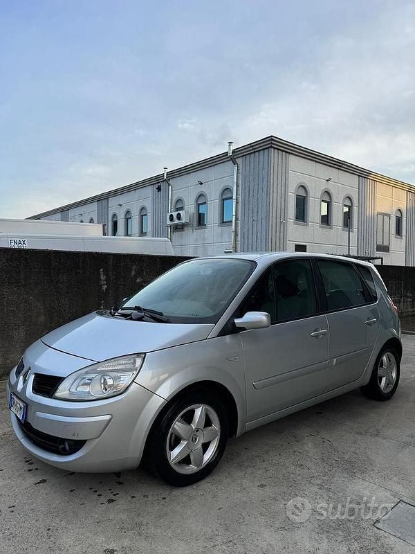 Grigio Usata 2009 Renault Scénic III Dynamique Monovolume | 2399 € (Ottimo prezzo) - Immagine 1/4