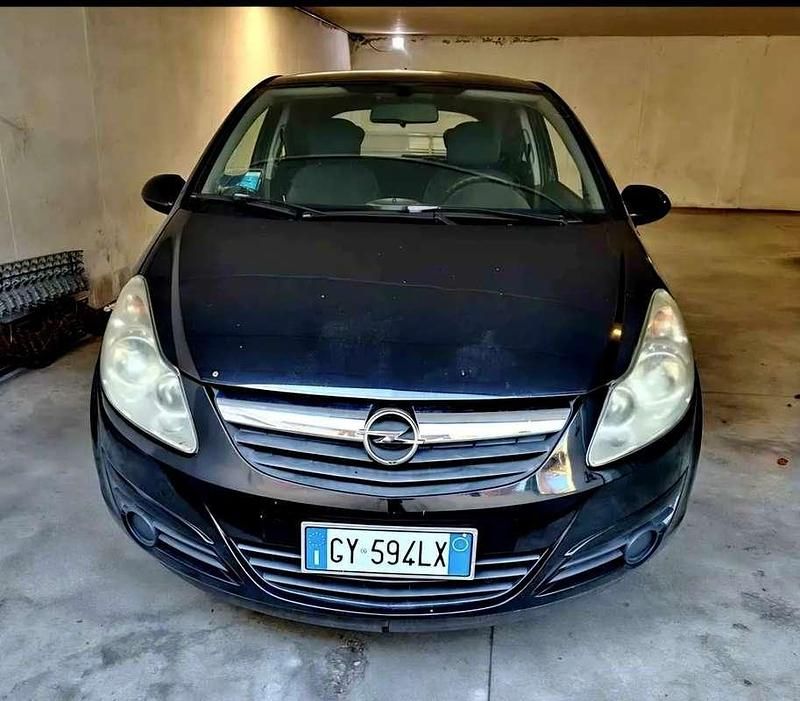 Nero Usata 2007 Opel Corsa Enjoy Tre volumi | 2750 € (Buon prezzo) - Immagine 1/4