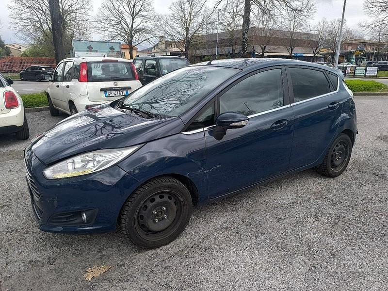 Usata Ford Fiesta 2015 Blu Berlina