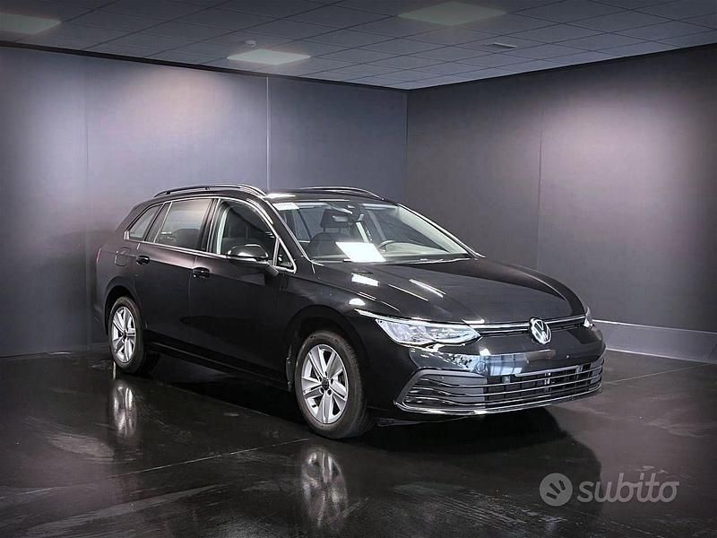 Usata VW Golf VIII Life 110 CV (80 kW) 2021 Nero Station wagon