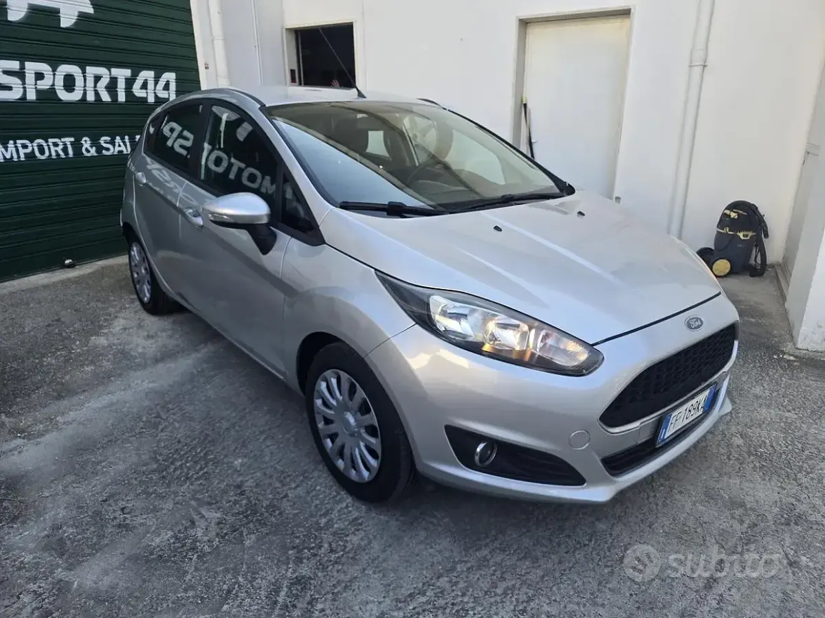 Gebraucht Ford Fiesta 75 PS (55 kW) 2016 Grau Kleinwagen