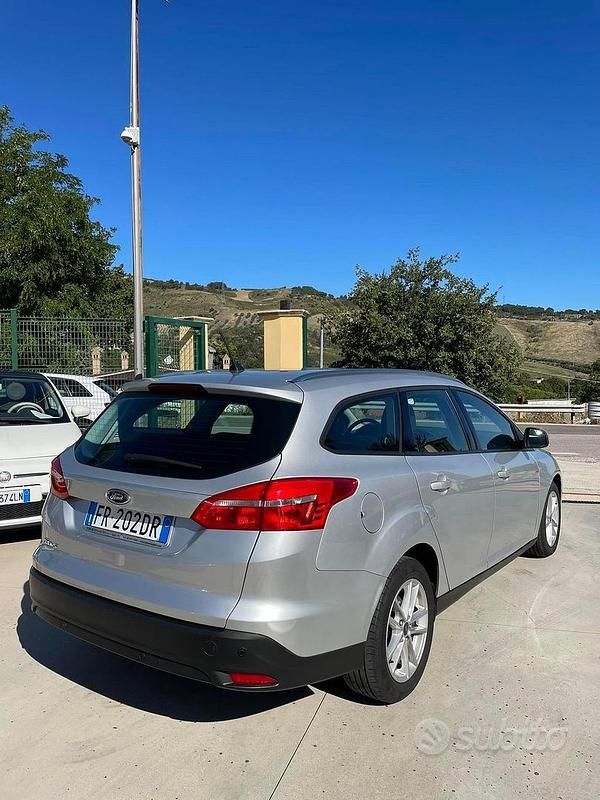 Usado Ford Focus Business Edition 120 HP (88 kW) 2018 Cinzento Carrinha
