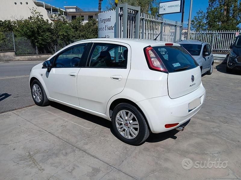 Usata Fiat Punto Street 77 CV (56 kW) 2016 Bianco Utilitaria