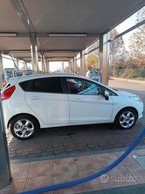Usata Ford Fiesta 97 CV (71 kW) 2010 Utilitaria