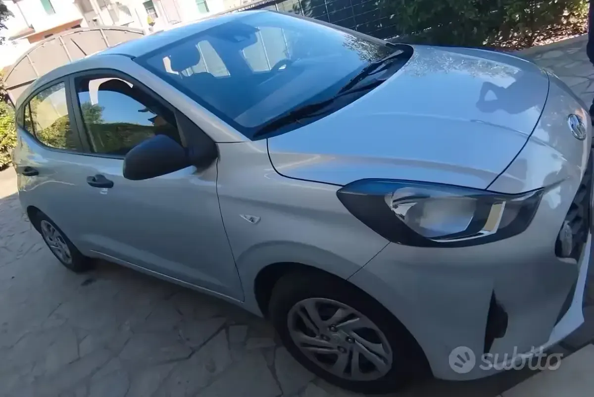 Usata Hyundai i10 67 CV (49 kW) 2023 Grigio Utilitaria
