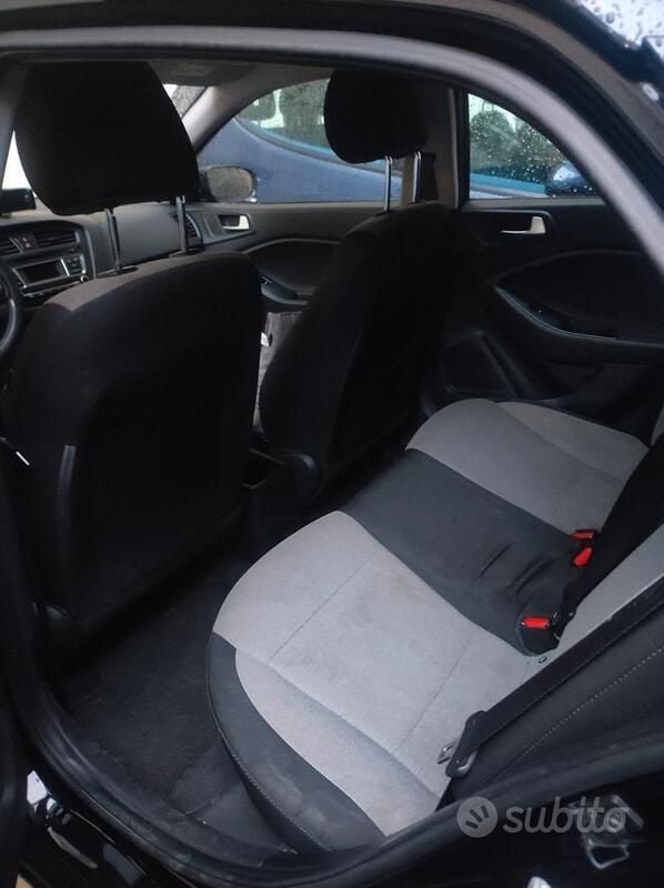 Usata Hyundai i20 78 CV (57 kW) 2016 Nero Utilitaria