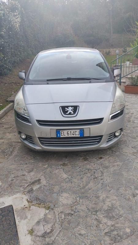 Usata Peugeot 5008 Active 112 CV (82 kW) 2012 Grigio Monovolume