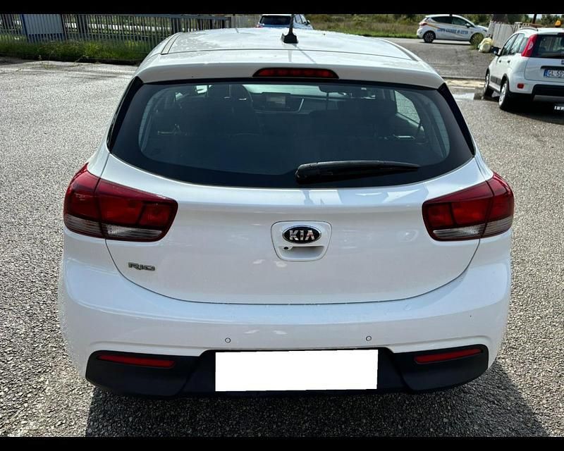Usata Kia Rio 84 CV (61 kW) 2019 Bianco Utilitaria
