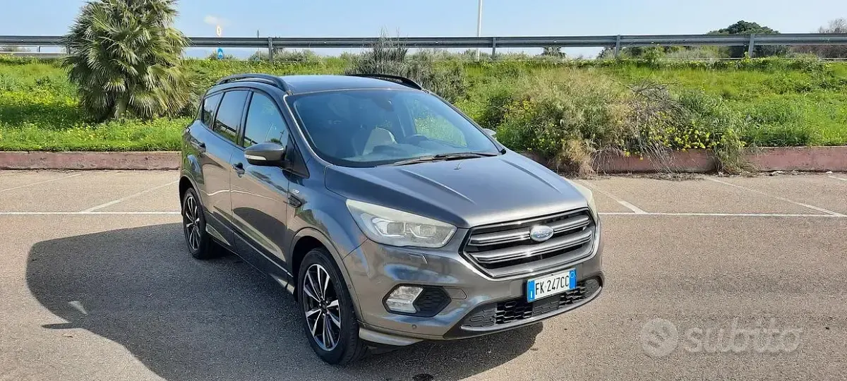 Usata Ford Kuga ST-Line 2017 Grigio SUV