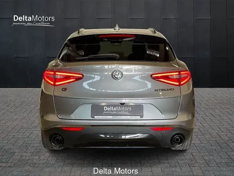 Usata Alfa Romeo Stelvio Tech Edition 190 CV (139 kW) 2019 Grigio scuro metallizzato SUV