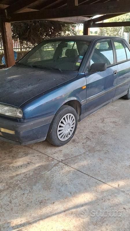 Usata Lancia Delta 75 CV (55 kW) 1993 Blu Utilitaria