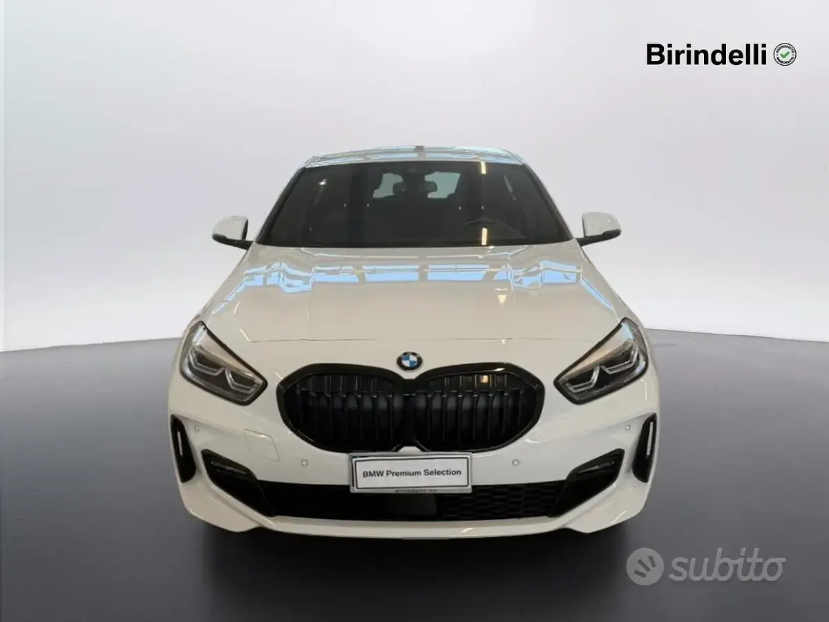 Usata BMW 118 M Sport 150 CV (110 kW) 2022 Alpin white pastello Monovolume
