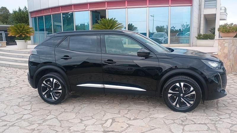 Usata Peugeot 2008 Allure 110 CV (80 kW) 2022 Nero SUV