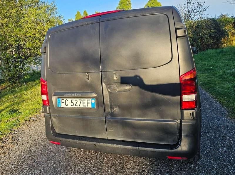 Usata Mercedes Vito 190 CV (139 kW) 2015 Nero wrappato Furgone
