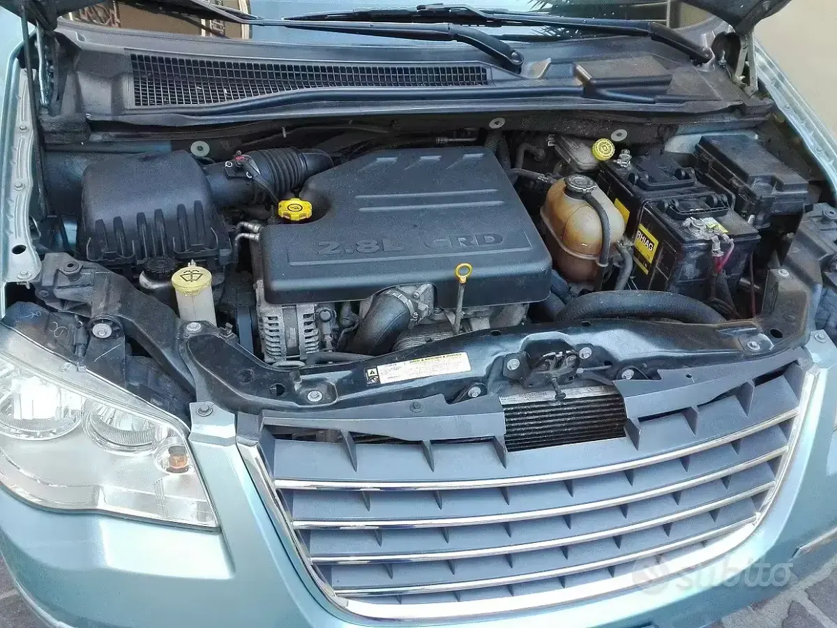 Usata Chrysler Grand Voyager 163 CV (119 kW) 2010 Bluazzurro Monovolume