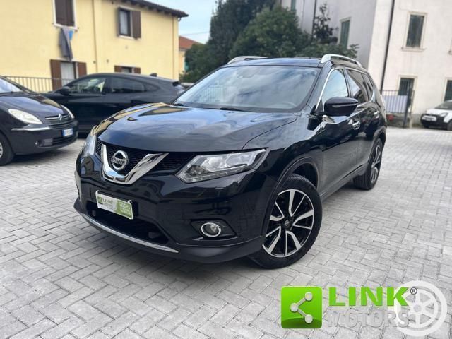 Nero Usata 2015 Nissan X-Trail Tekna SUV | 9900 € (Buon prezzo) - Immagine 1/4