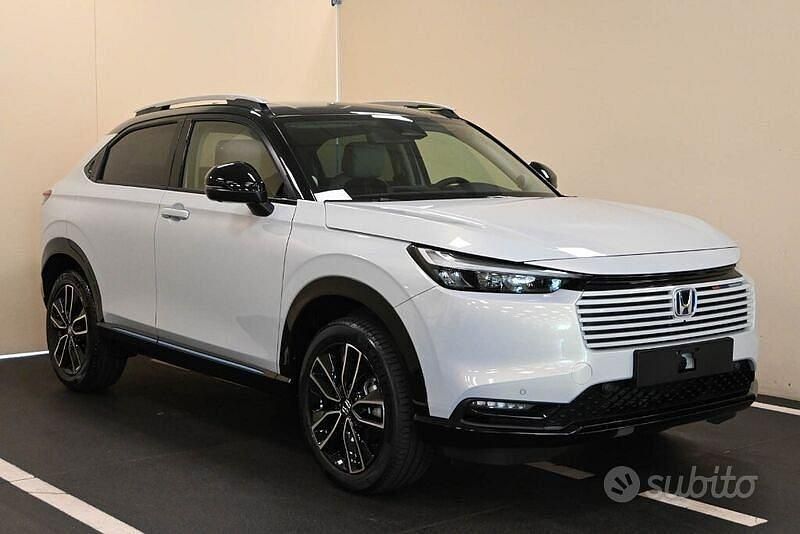 Argento Nuova 2025 Honda HR-V Advance SUV | 33.600 € (Cara) - Immagine 1/4