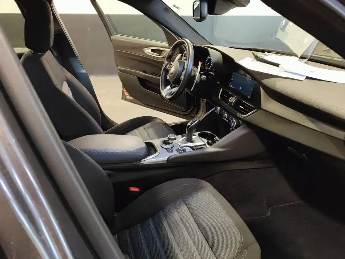 Usata Alfa Romeo Giulia Sprint 280 CV (205 kW) 2024 Grigio Berlina