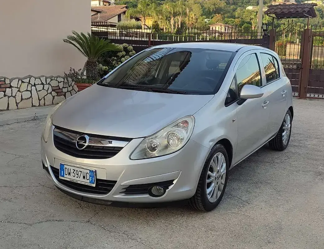 Usata Opel Corsa Enjoy 80 CV (58 kW) 2009 Utilitaria