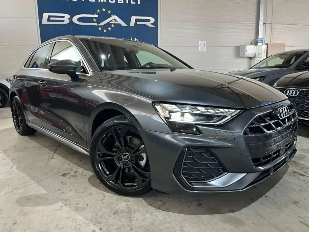 Nuova Audi A3 S-Line 150 CV (110 kW) 2026 Grigio scuro Berlina