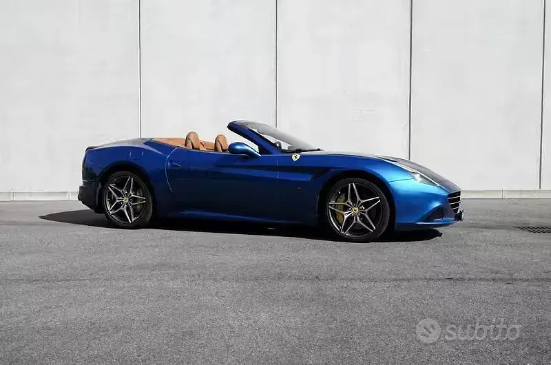 Usata Ferrari California 560 CV (411 kW) 2014 Blu Cabrio