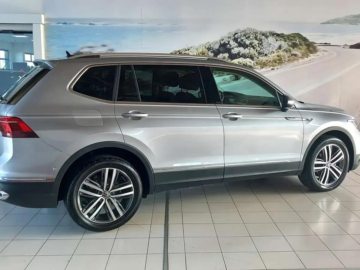 Usata VW Tiguan Allspace Elegance 150 CV (110 kW) 2023 Grigio SUV