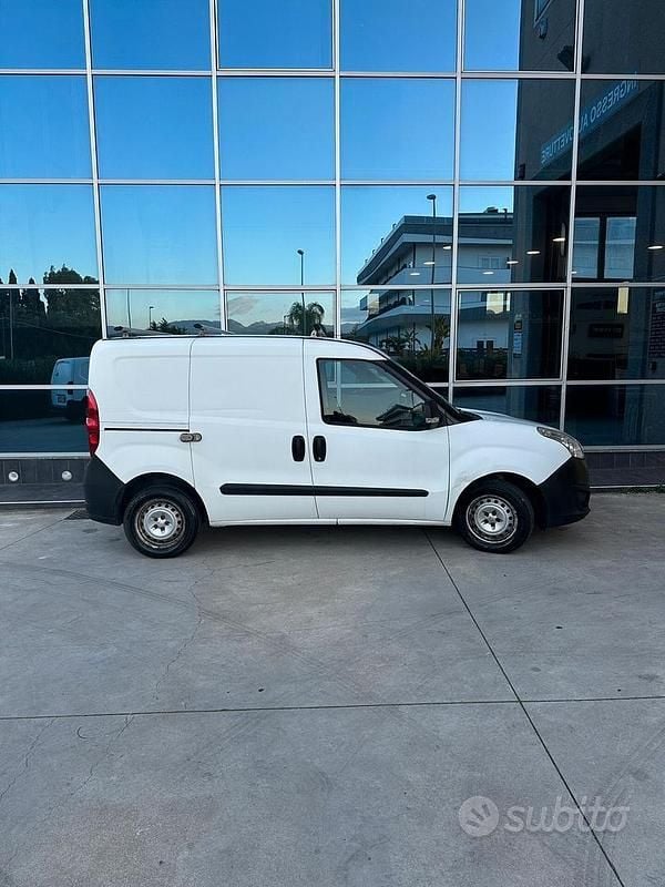Occasion Opel Combo 105 ch (77 kW) 2018 Blanc Monospace