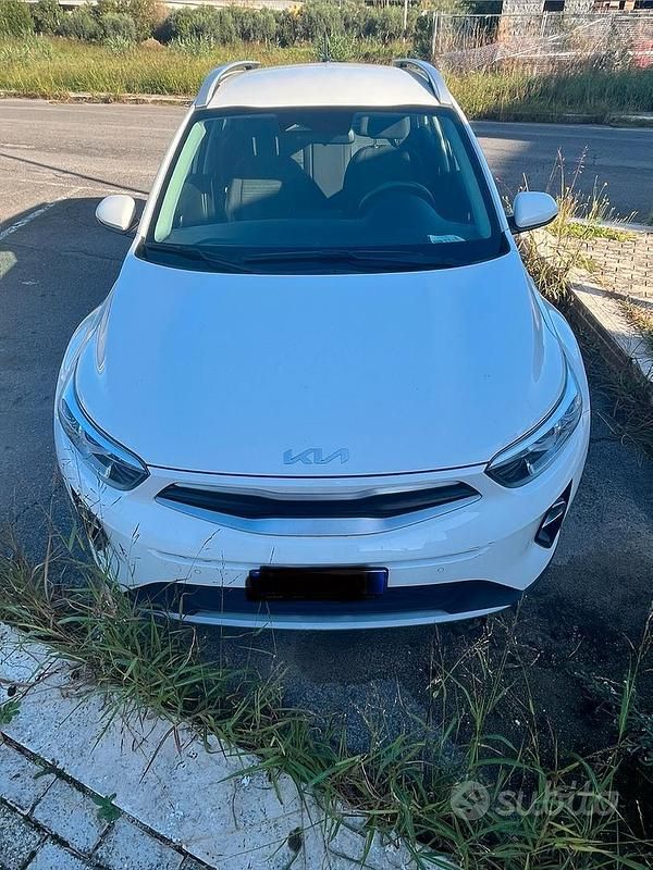 Bianco Usata 2022 Kia Stonic SUV | 13.900 € (Buon prezzo) - Immagine 1/4