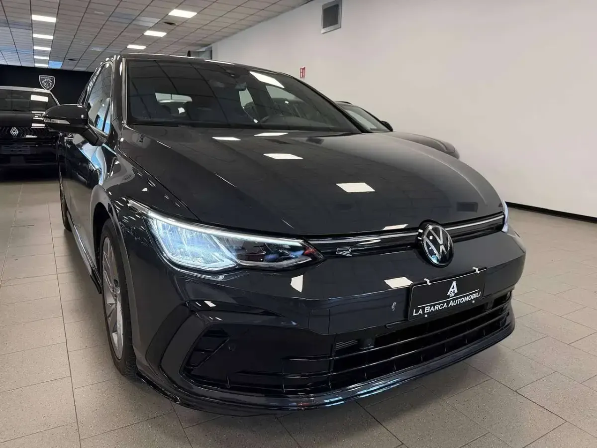 Usata VW Golf VIII R-line 131 CV (96 kW) 2024 Grigio Berlina