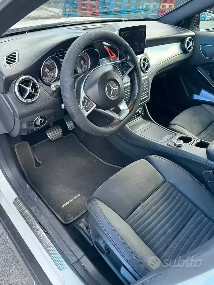 Usata Mercedes GLA200 136 CV (100 kW) 2016 Bianco SUV