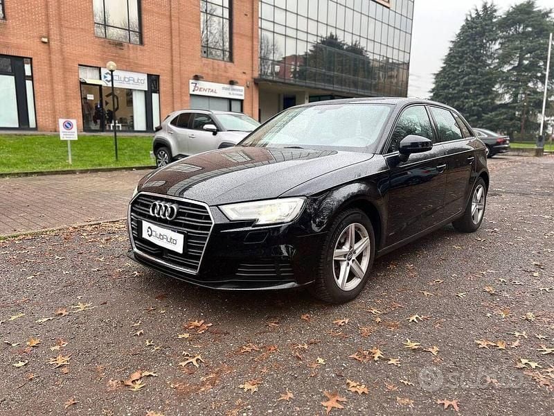 Nero Usata 2018 Audi A3 Business Tre volumi | 11.990 € (Buon prezzo) - Immagine 1/4