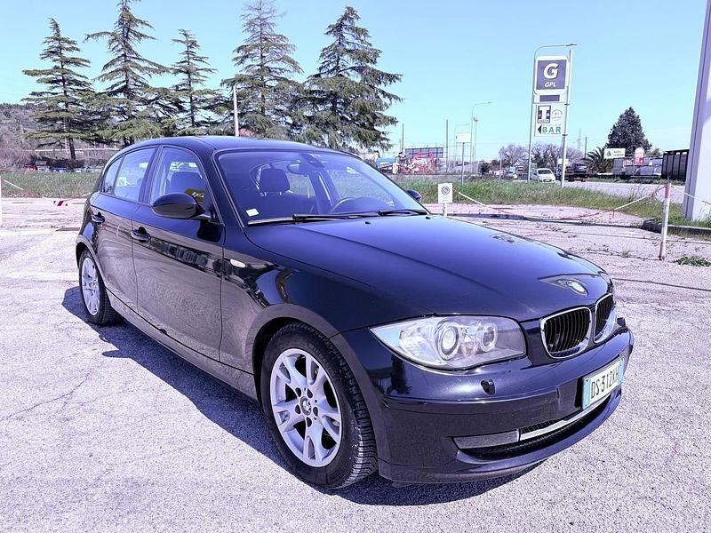 Usata BMW 120 176 CV (129 kW) 2008 Nero Utilitaria